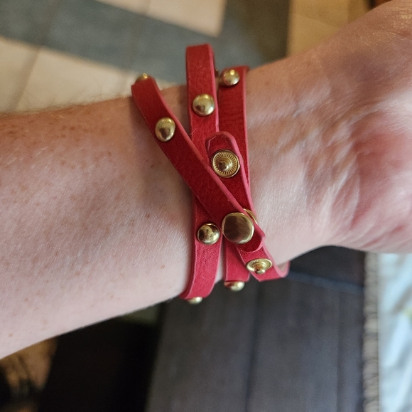 Red wrap bracelet - Picture 2 of 3